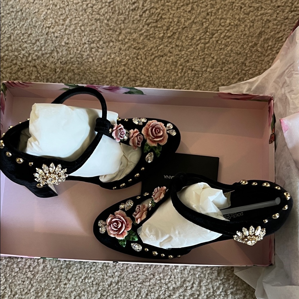 NWB Dolce and Gabbana Embellished Black Floral Velvet Women’s Sandals size 36